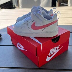 Selling toddler girls Nikes brand new